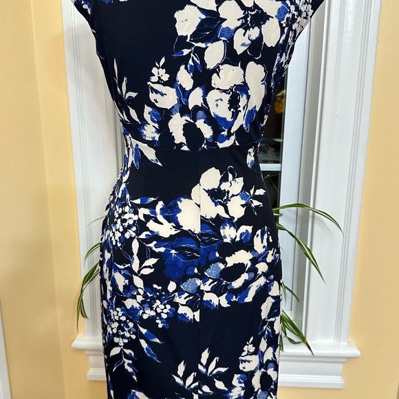 EUC  Lauren by Ralf  Lauren Floral dress Wrap Sleeveless V Neck Size 2 Ruched - Picture 2 of 10